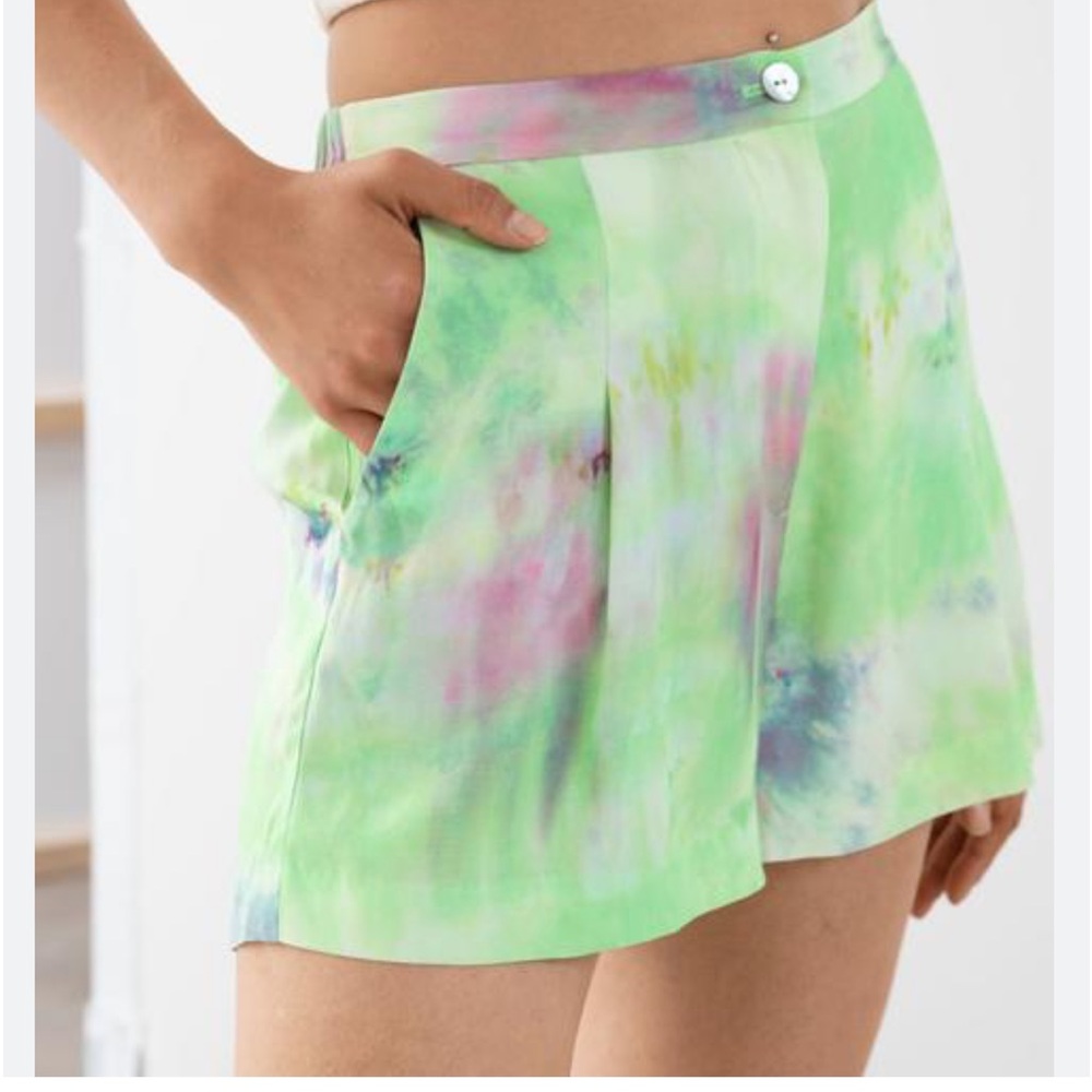 Tie dye shorts from AND OTHER STORIES on 21 Buttons Size 4